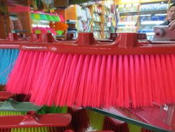 全红色高质量扫把 厂家直销的专业清洁选择